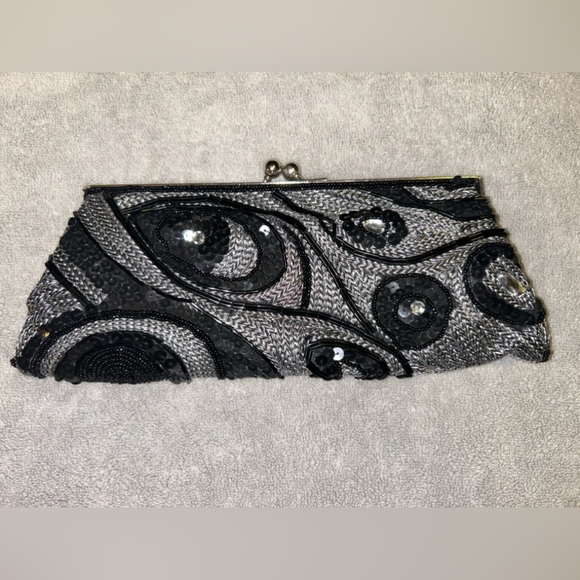 Vintage beaded evening back clutch - Picture 2 of 7